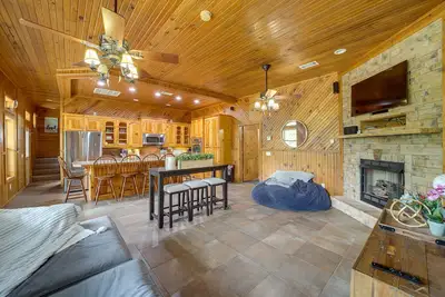 Image de Lake Eufaula Cabin w\/ Hot Tub & Large Deck