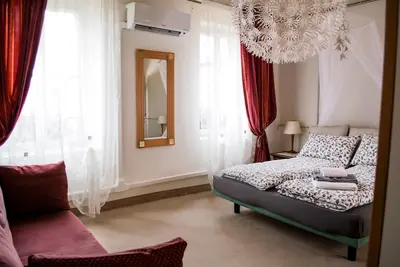 Image de A 5-minute walk from the Villa dei Cedri spa park