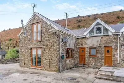 Image de 3 chambres à coucher à Cwmavon, near Swansea
