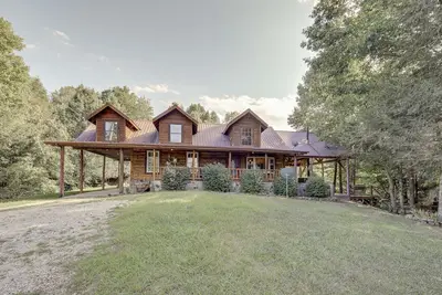 Image de Peaceful Whitley City Cabin on 10 Wooded Acres!