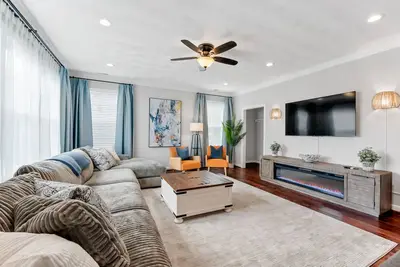 Image de Stylish 5br Beach Home • Sleeps 10 • Family Ready