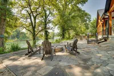 Image de Modern Norfork River Cabin Rental w/ Shared Dock!