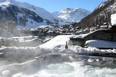 Image de Chalet authentique | Quartier Le Crêt | Jacuzzi