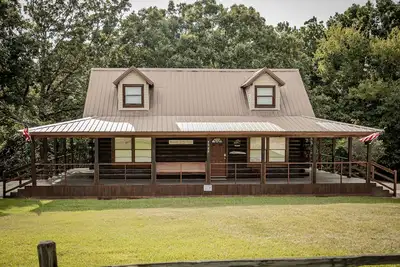 Image de Log Cabin at Sardis Lake