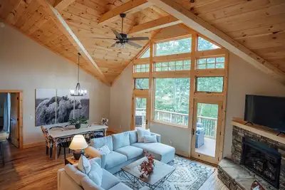 Image de Modern Mountain Retreat | Ski-In/Ski-Out & Stylish Comfort