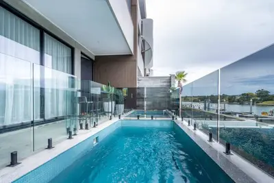 Image de Waterfront at Martha Cove Premium Poolside Luxury