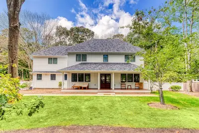 Image de New construction! ! ! Family home, spotless, pet free winter or summer oasis