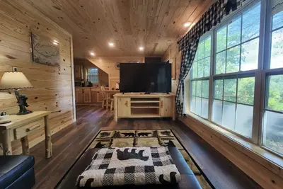 New Cozy Cosby cabin 20 min to Gatlinburg