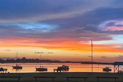 Image de Summer Bay Sunsets - Pet Friendly