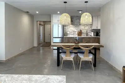 Image de Coastal Design home in great location by the beach.
