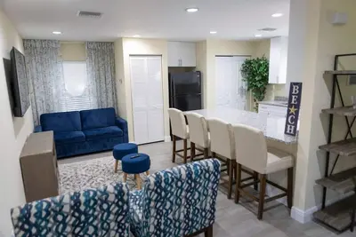 Image de Palm Beach Cottage near downtown, beaches, & malls