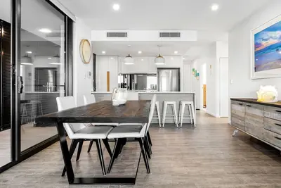 Image de 2 Indigo - quality apartment in coveted location 3 Month Rentals
