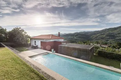 Image de Homerez - Maison spacieuse avec piscine et vue montagne Ă TravassĂłs