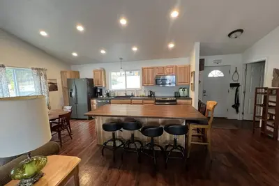 Image de This house is a 3 bedroom(s), 2 bathrooms, located in Bayview, Id.