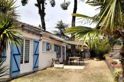 Image de Maison de vacances 'Entre Les Pins Et La Plage' avec terrasse privée, jardin privé et Wi-Fi
