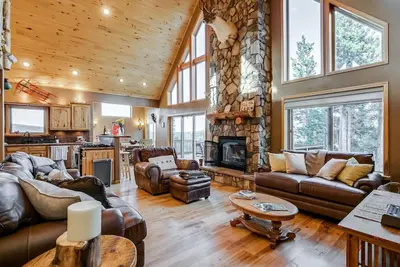 Image de Dory Lakes · Breathtaking Views Hot Tub, Pool Table, Fireplace