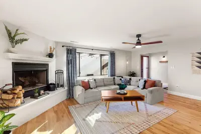 Image de 291 Sandstone Cir Stg Utah - Main House · In The Heart of Stg's Historical District