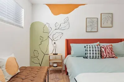 Image de Retro Chic Hot Tub & Game Room, 10 Mins From Beach