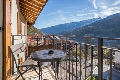 Appartement \"Casa Luca Mezzana\" avec vue sur les montagnes, balcon et Wi-Fi