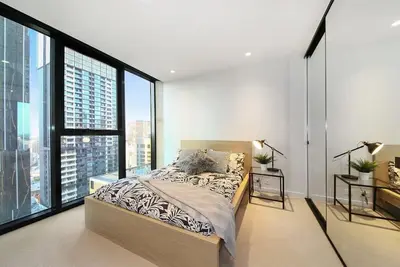 Image de A Cozy & Stylish 2br Suite in Melbourne Cbd