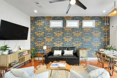 Image de Downtown Gem Blocks to the Quarter, 9 Beds, 3. 5 baths and TVs in 2 bedrooms