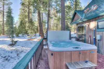 Image de Family & Dog-friendly Tahoe Ski Cabin w Hot Tub