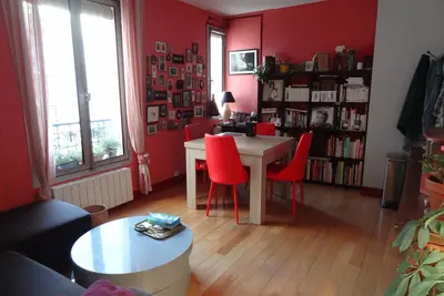 Appartement charmant dans un quartier chaleureux de Paris.