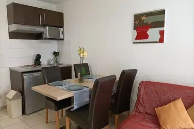 Image de T2 avec jardinet dans résidence avec piscine E99