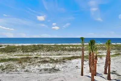 Image de Beachfront 2br Townhouse - Beach Access - Walk to Restaurants - Pelican Roost A