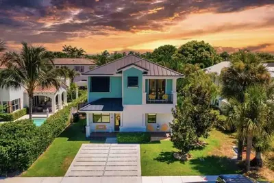 Image de Luxe Modern Villa 4 Bedroom Ensuites/ Walk Downtown