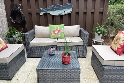 Image de Cozy condo sleeps 6! Convenient to beach, shopping and all restaurants.
