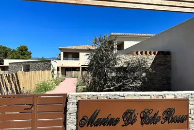 Image de Duplex de charme avec piscine, bord de mer
