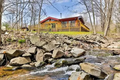 Image de 4 Bedroom Log Cabin with Stream and Great Location