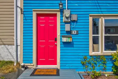 Image de Victoria Hilltop Jelly Bean House, 3 bed, Lrg Yard