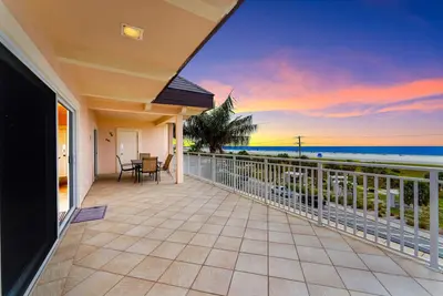 Image de Sunset Sensation views of the #1 beach in the country.