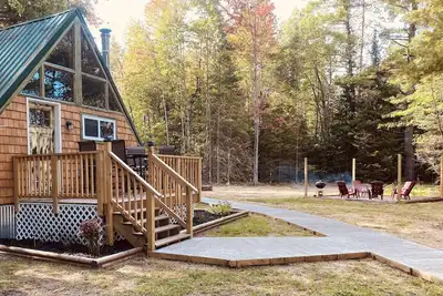 Image de Eagles Nest A-frame: Riverfront Cabin: Add-on Treehouse Bedroom, Pet Friendly!