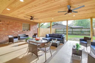 Image de Spacious Little Rock Home w/ Patio - 9 Mi to Dtwn!