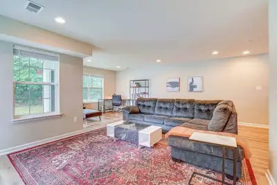 Image de Glen Burnie Vacation Rental w/ Private Deck!