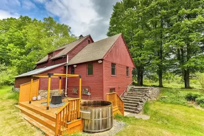 Image de Private Woodland Retreat with Cedar Hot Tub & Mt View