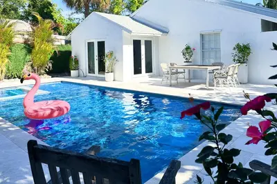 Image de Lux 2 King beds  4 Br2 bath, walk to  everything.