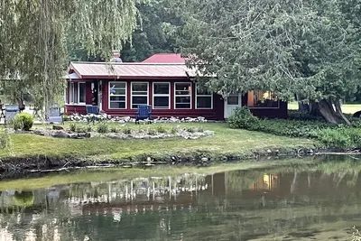 Image de Cozy Log Cabin on the Jordan River. . . 20 minutes from Boyne Mountain!
