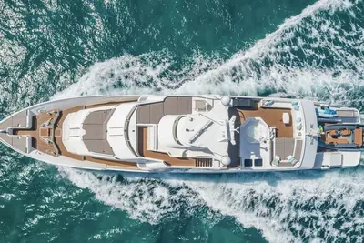 Image de Rogue, 105ft Yacht with Hot-tub