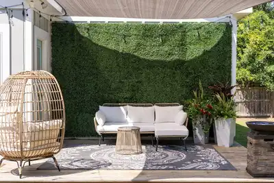 Image de 2 Minutes from the Water! Pet-Friendly Fully Fenced Backyard!