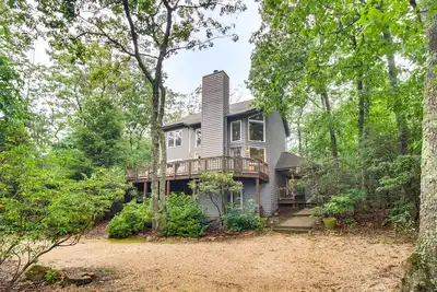 Image de Wintergreen Resort Home w/ Deck, 1 Mi to Skiing!