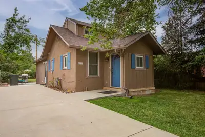 Image de Hiker's Hideaway- Cozy 3b bungalow with hot tub in gorgeous Palmer Lake!