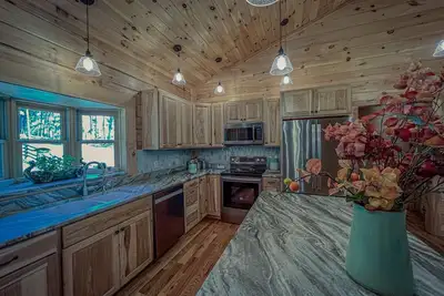 Image de Charming Cabin 3br/3ba-Family & Pet Friendly!