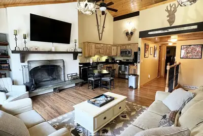 Image de 3 Bedroom Plus Loft, 2 Full Baths, 1 Minute to Story Land, 10 mins to Slopes!