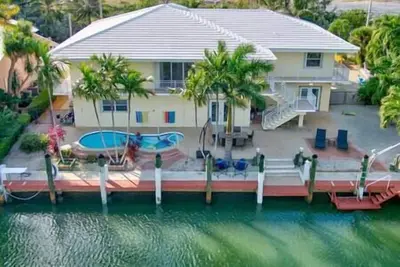 Image de Sunchasers Paradise - lux home, private pool/spa, 80' dock
