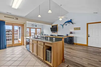 Image de Spacious Top Floor Condo With Amazing Views