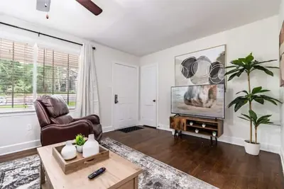 Image de Cozy Hillcrest Home